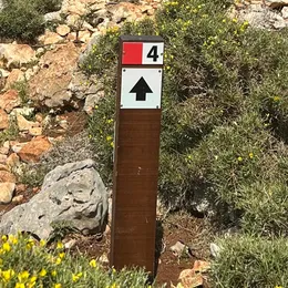 Πάσσαλοι με κατεύθυνση και αριθμό διαδρομής
